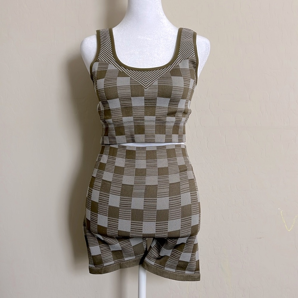 Casual Matching Two-piece set, Crop Tank Top & Skinny Shorts Outfit